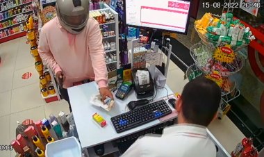 Dupla é presa após assalto a farmácia em Lindoia; vídeo mostra crime